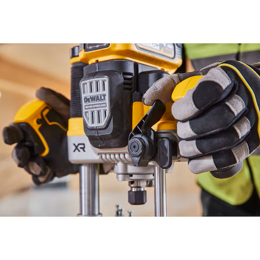 Mașină de frezat cu acumulator DEWALT DCW620NT-XJ